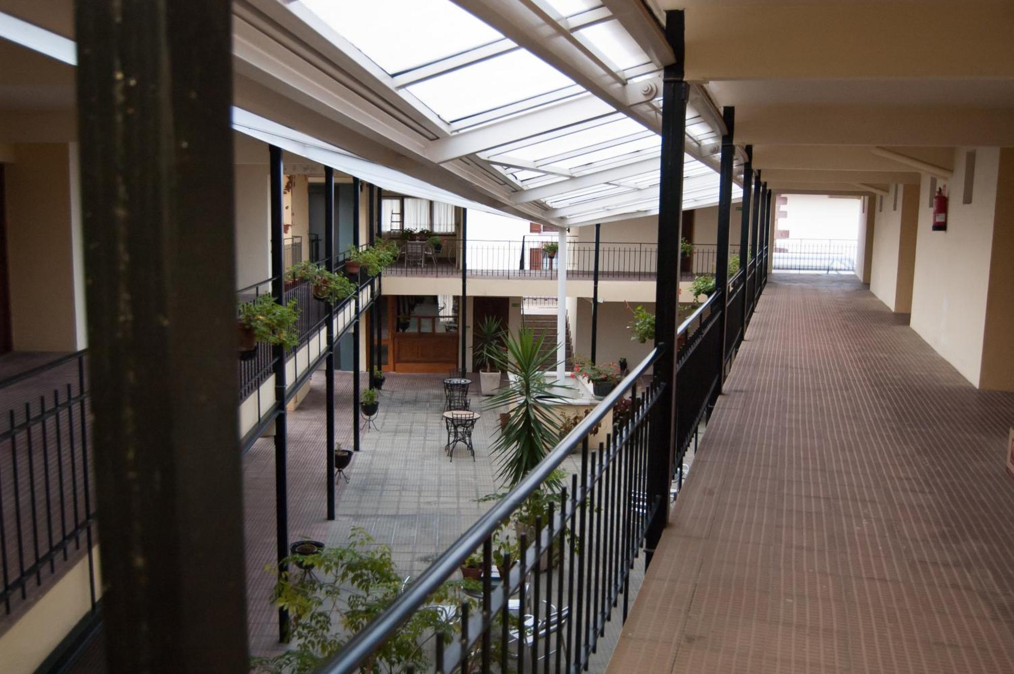 Oronoz-Mugaire Hotel Urgain מראה חיצוני תמונה