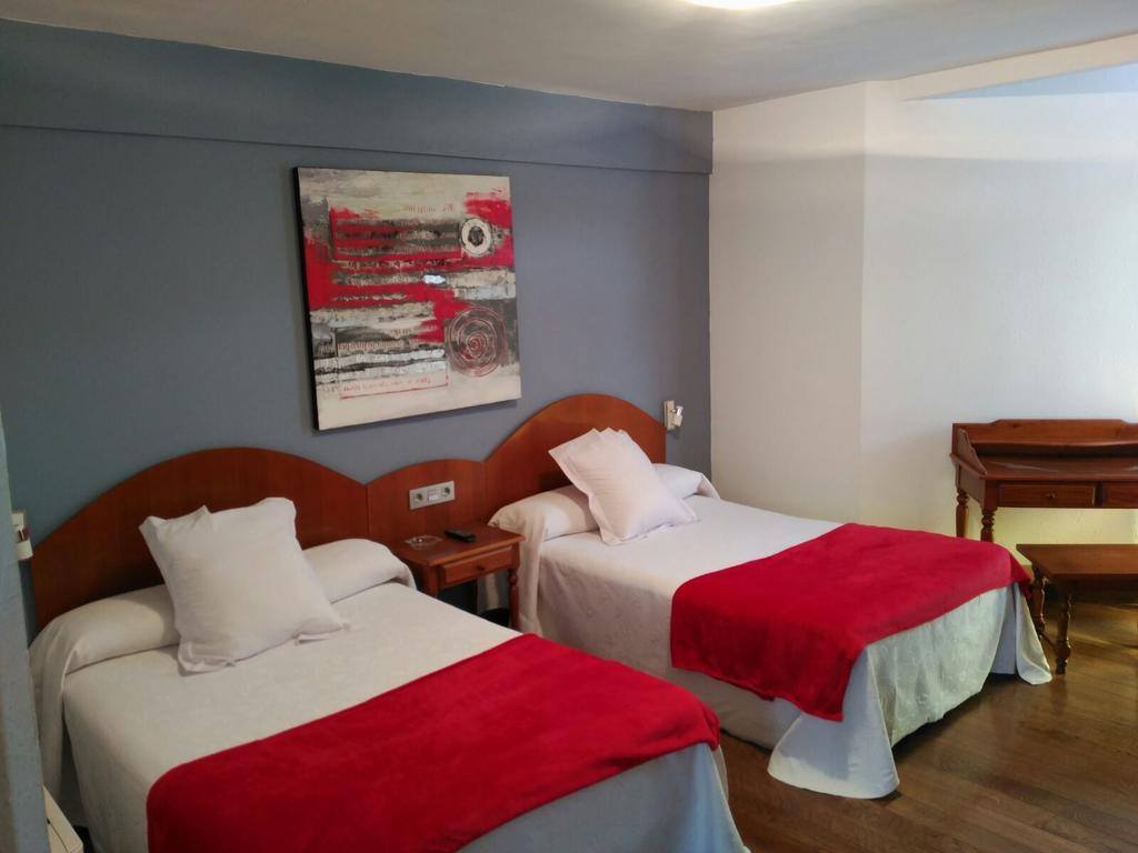 Oronoz-Mugaire Hotel Urgain מראה חיצוני תמונה